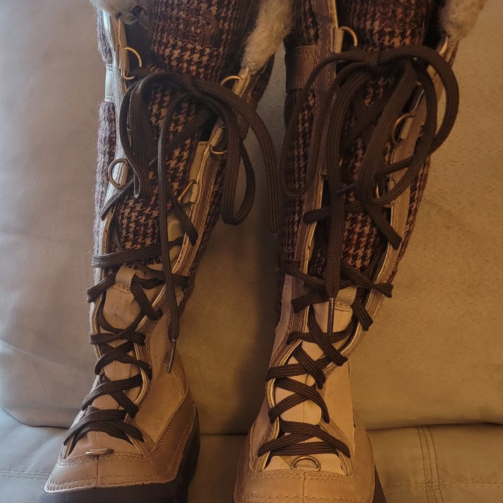 Super cute Northface Womens Snow Boots 9.5